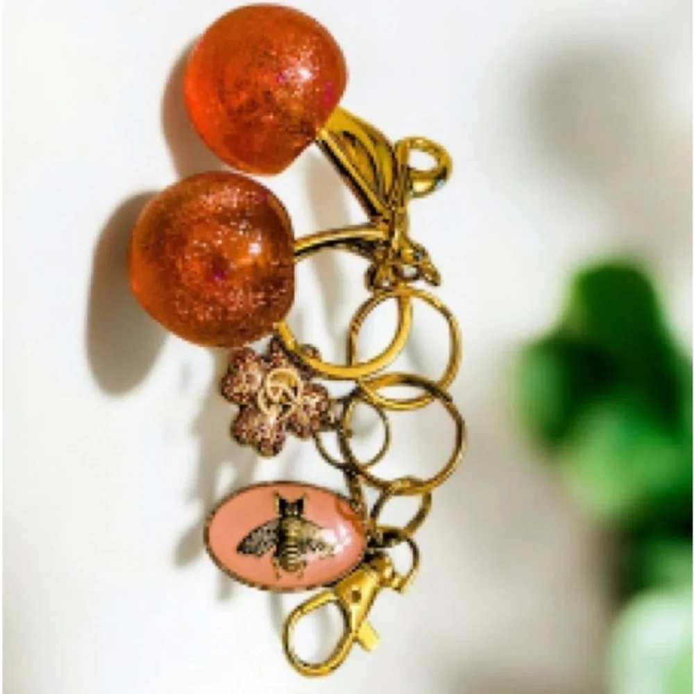 Gucci Gold Keychain with Flower Charm - Picture 2 of 3